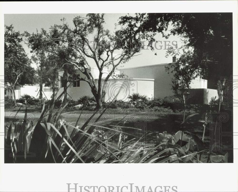 1983 Press Photo Outside view of remodeled home - lrb11211- Historic Images