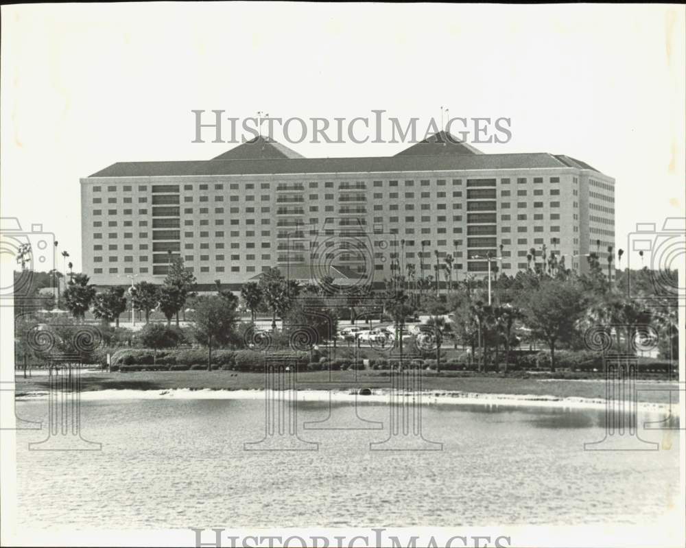 Press Photo General view of Wyndham Hotel on the water - lrb11431- Historic Images