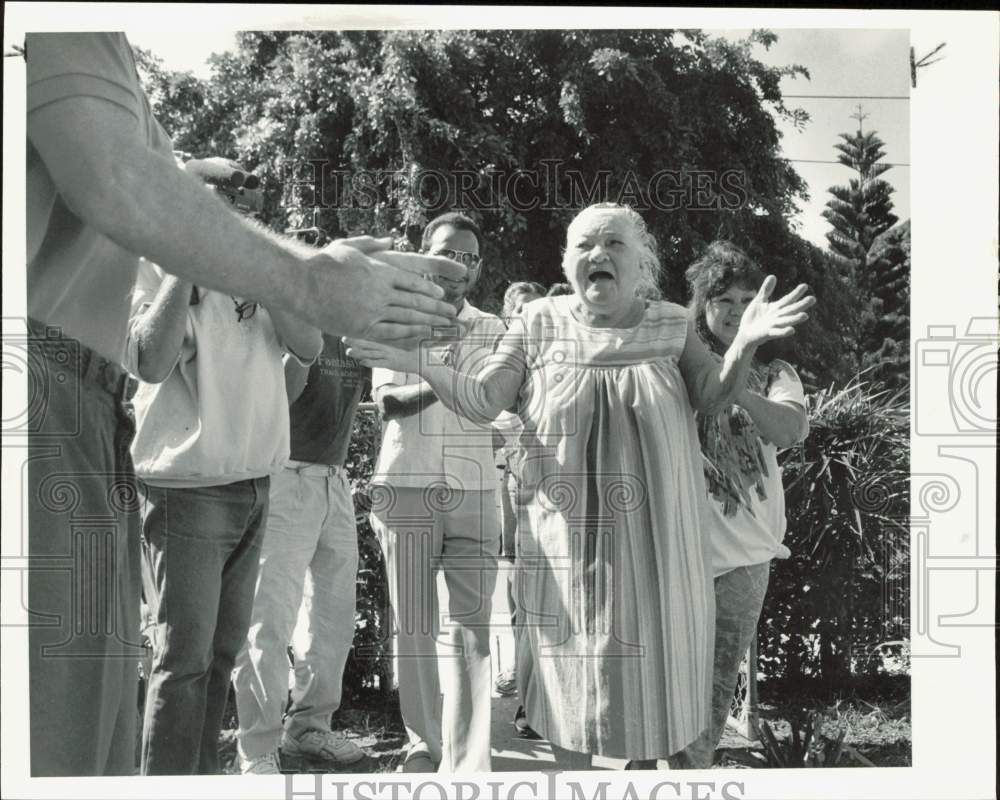 1988 Press Photo Francisco and Gregoria Perez finally get their house back- Historic Images