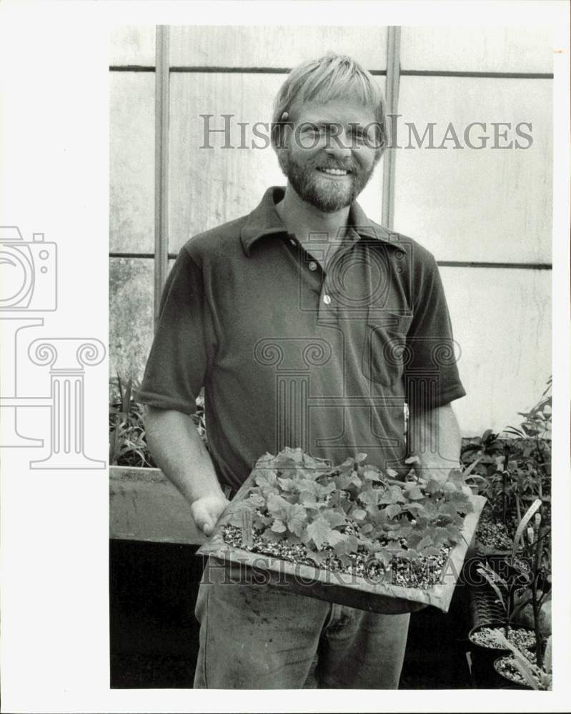 Press Photo Jonathan Foote showing his plants in garden greenhouse - lrb12035- Historic Images