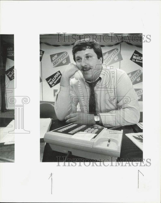 1982 Press Photo Ashley Reed talking on the telephone - lrb12778- Historic Images