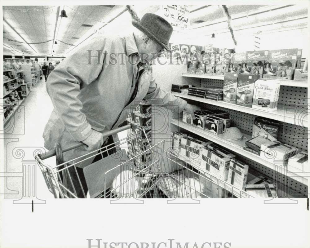 1989 Press Photo Bill Bishop Buying Masks at Hewitts Drug Stone, Anchorage- Historic Images