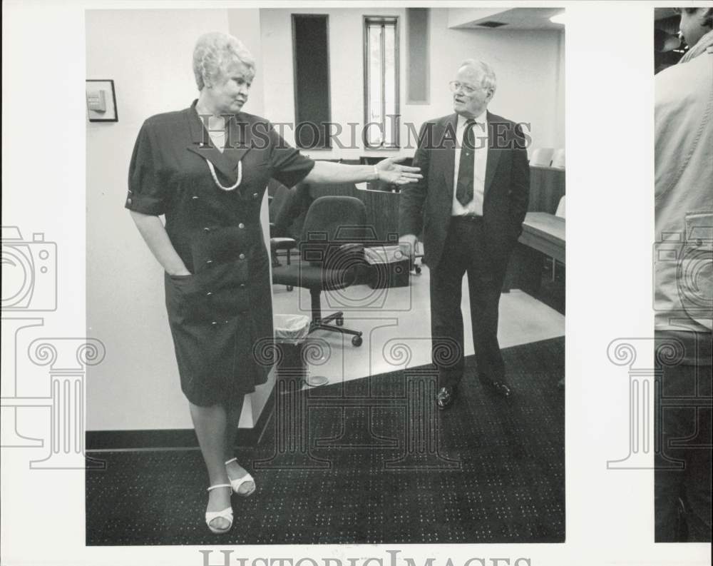 1990 Press Photo Representatives Ramona Barnes and Red Boucher in Juenau, Alaska- Historic Images