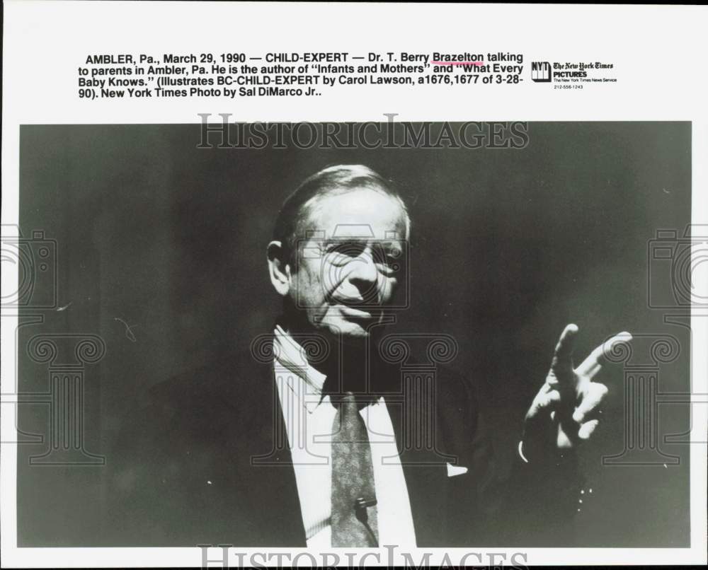 1990 Press Photo Doctor T. Berry Brazelton speaks to parents in Ambler, PA- Historic Images