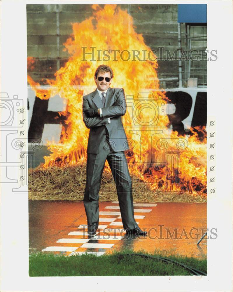 1986 Press Photo Tim Richmond in front of a burning pile of hay - lrb14101- Historic Images