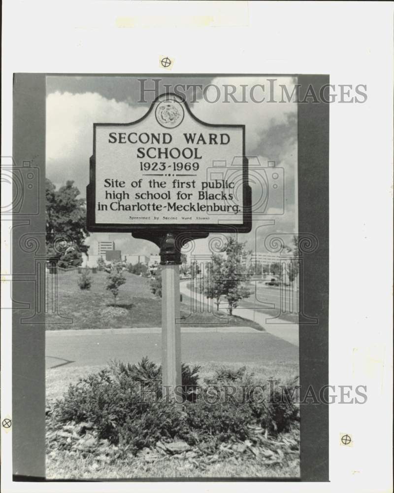 1988 Press Photo Historical Marker at Second Ward School, Charlotte-Mecklenburg- Historic Images