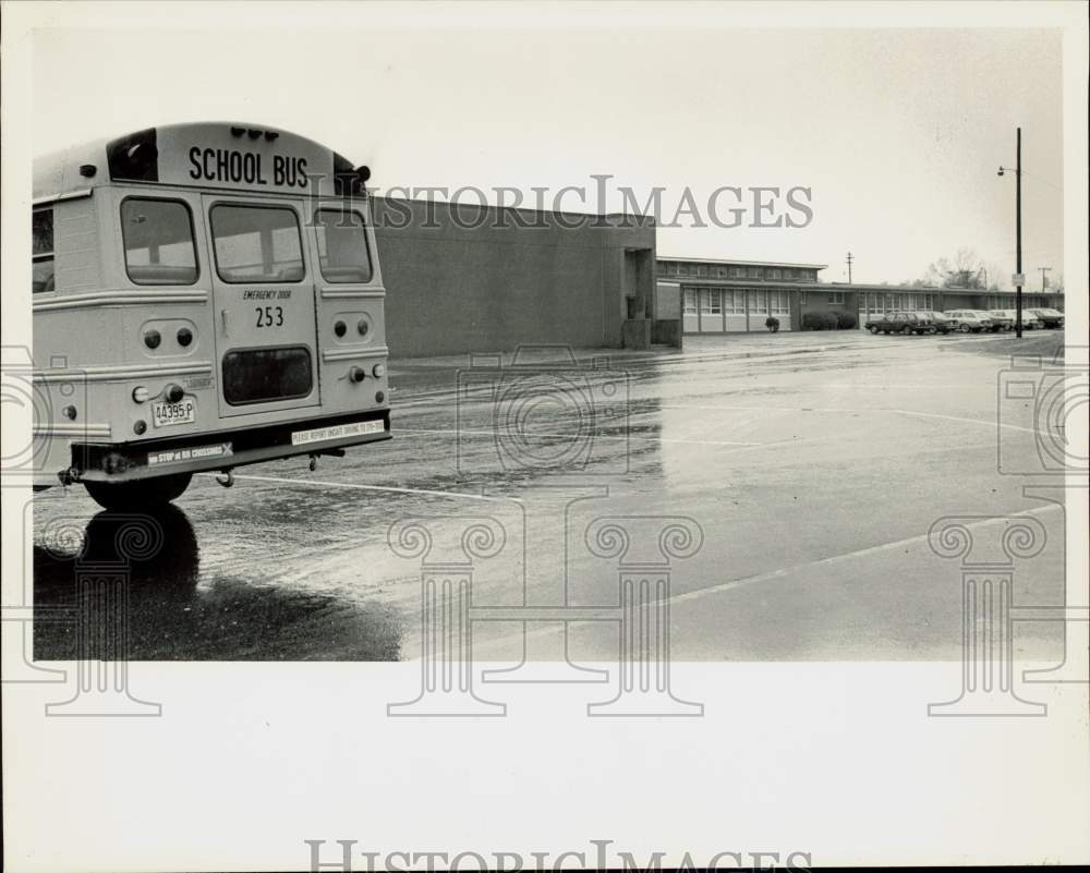 1984 Press Photo A school bus parked outside Robert F. Kennedy High School- Historic Images