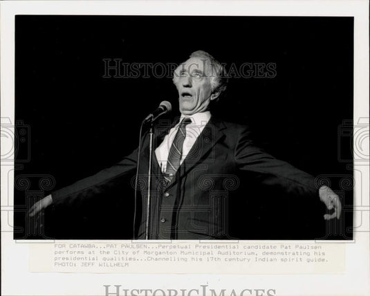 1988 Press Photo Paul Paulsen entertains at Morganton Municipal Auditorium, NC- Historic Images