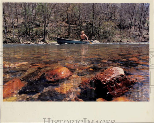 1988 Press Photo Ed Cloer canoeing on the New River, North Carolina - lrb15163- Historic Images