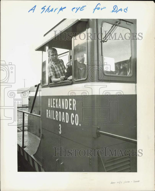 Press Photo Ben Zachary Aboard Alexander Railroad Co. 3 Train - lrb15343- Historic Images