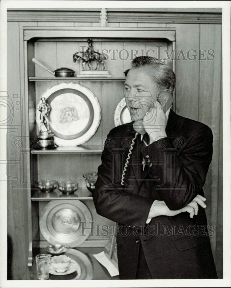 1966 Press Photo Scott Kelly Calls His Friends from Highs House - lrb15883- Historic Images