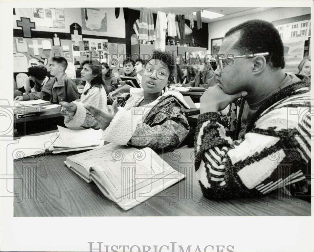 1990 Press Photo Bartlett High students and parents during Parent Visitation Day- Historic Images