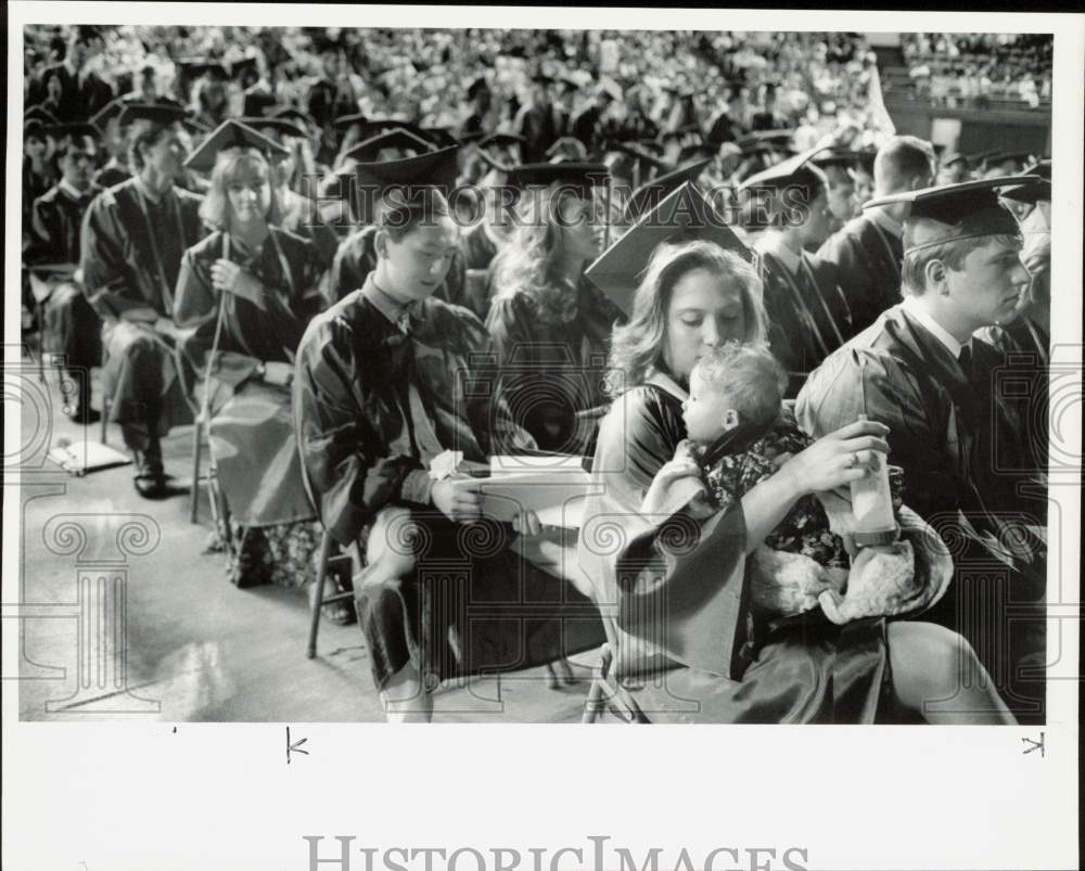 1994 Press Photo Michelle Johnson with her baby during Service High graduation- Historic Images