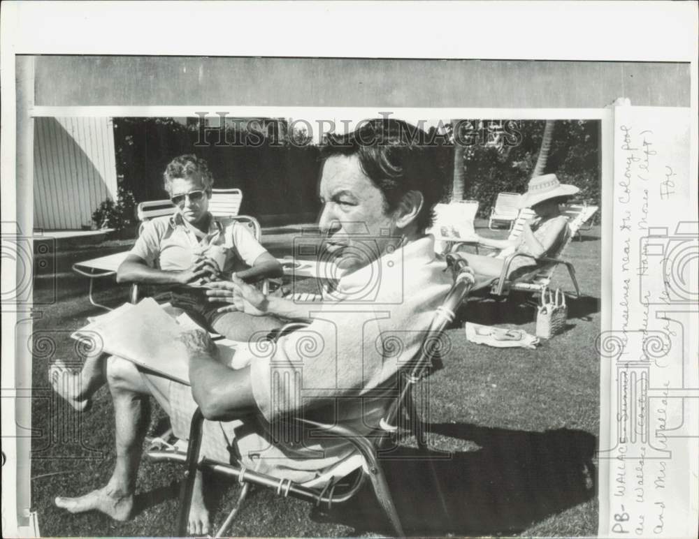 1975 Press Photo Mr. and Mrs. Mike Wallace enjoy the sun at the Colony pool- Historic Images