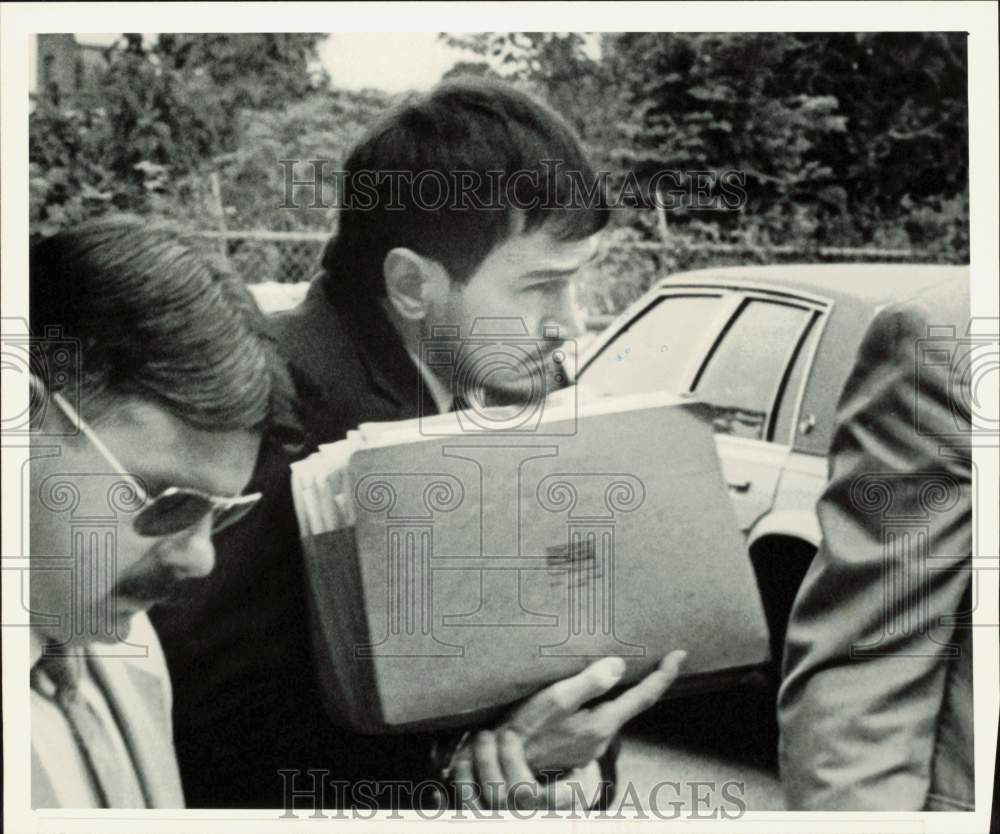 1984 Press Photo James Debardeleben Escorted to Sentencing Hearing in Charlotte- Historic Images