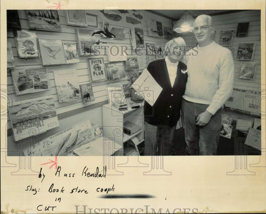 1991 Press Photo Jane and Hal Niebergall in Their Anchorage Bookstore- Historic Images