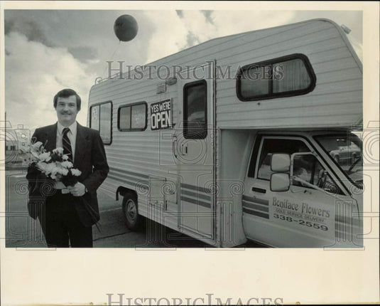 1991 Press Photo Ken Sheckler Outside Boniface Flowers Camper Van, Anchorage- Historic Images