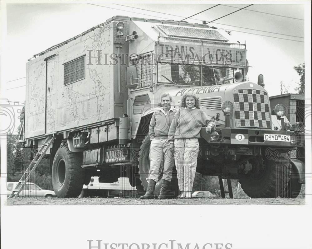 1987 Press Photo Franz-Josef and Renate Schmitz with their Mercedes truck RV- Historic Images