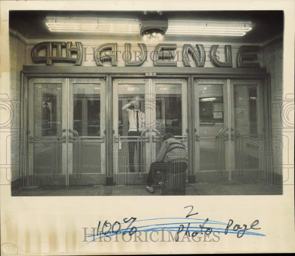 1985 Press Photo Entrance of 4th Avenue Theater in Anchorage, Alaska - lrb20718- Historic Images