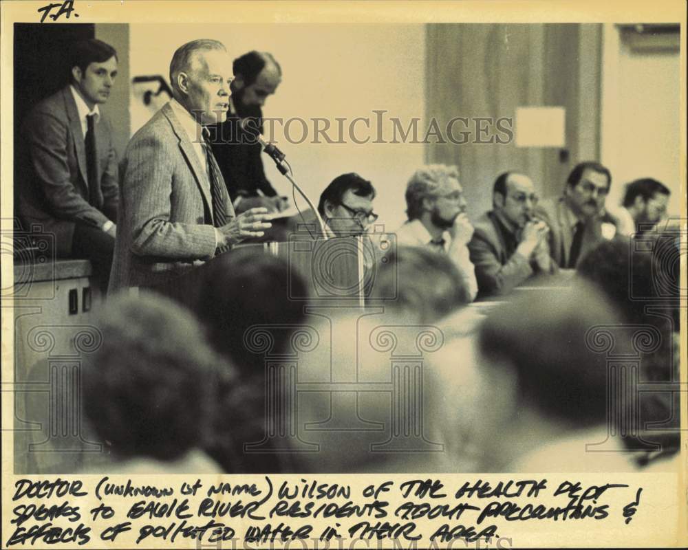 1987 Press Photo Doctor Wilson speaks about polluted water in Eagle River- Historic Images