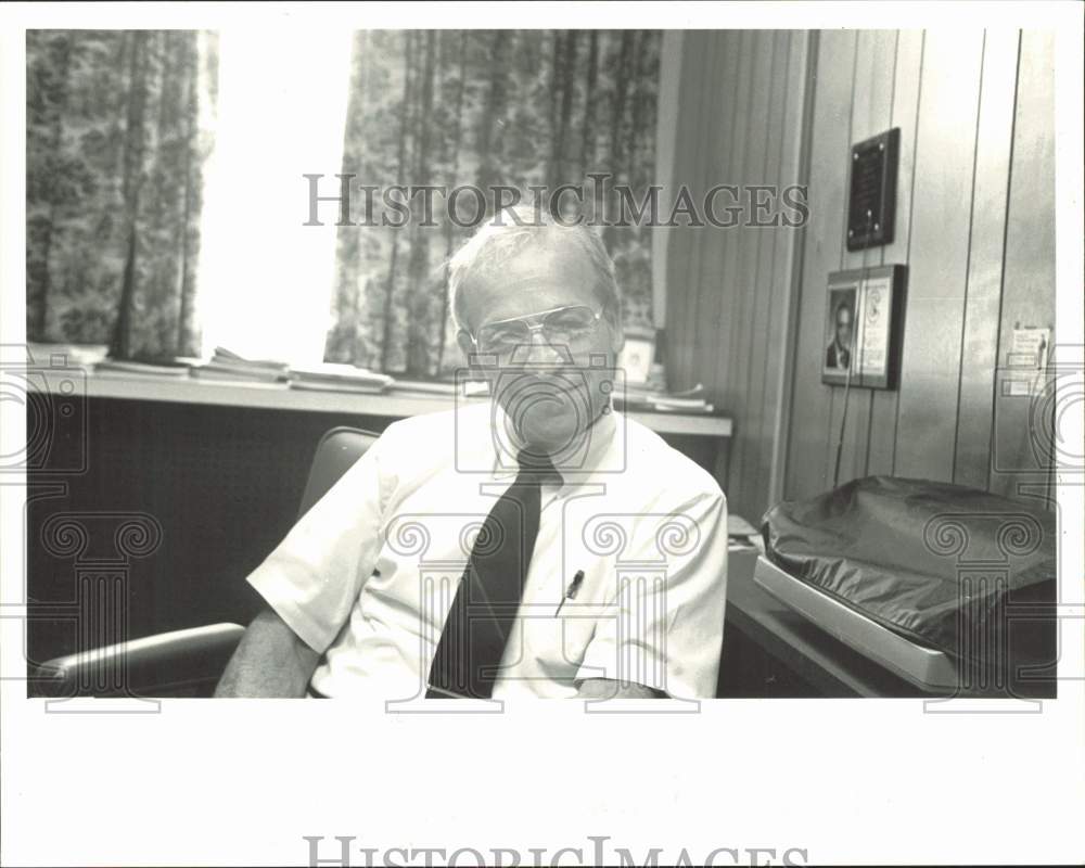 1988 Press Photo Charlie Riner, director of Public Services, Cabarrus County, NC- Historic Images