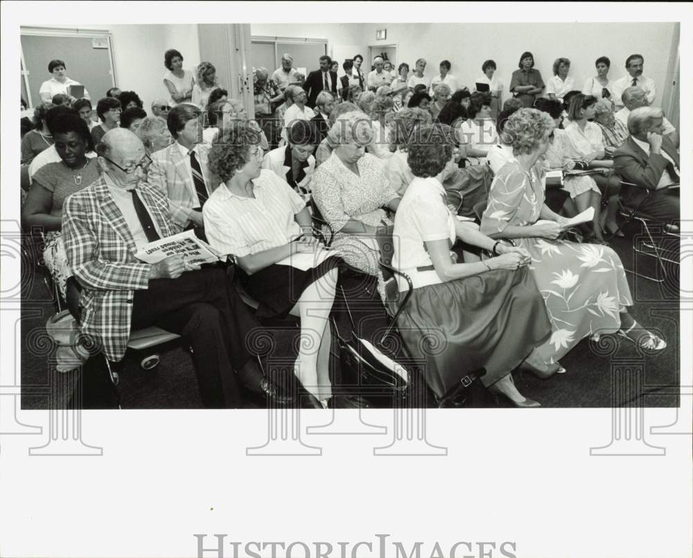 1987 Press Photo Crowd attends Juvenile Welfare Board meeting - lrb23325- Historic Images