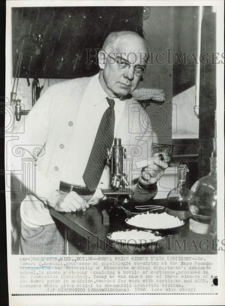 1950 Press Photo Dr. Edward C. Kendall tests cortisone in Rochester, Minnesota- Historic Images