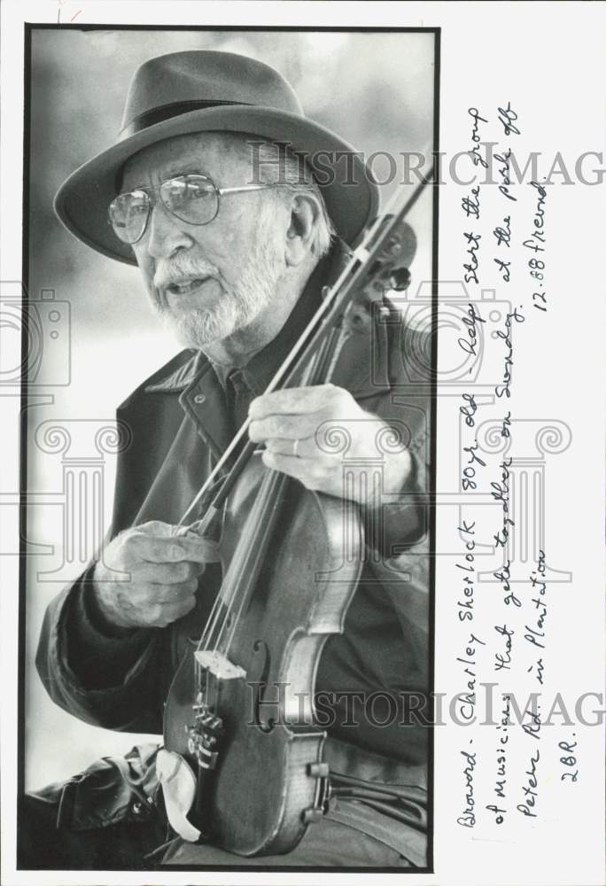 1988 Press Photo Charley Sherlock plays at the park off Peter Road in Plantation- Historic Images