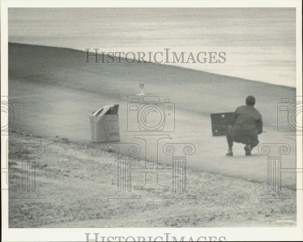 1984 Press Photo Pete Toomey checks inspect box at Charlotte Douglas Airport- Historic Images