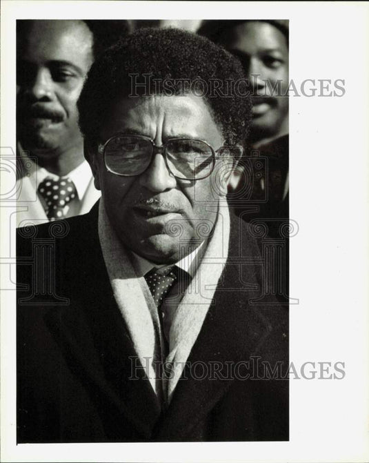 1980 Press Photo Reverend Joseph Lowery leads contingent to Greensboro Coliseum- Historic Images