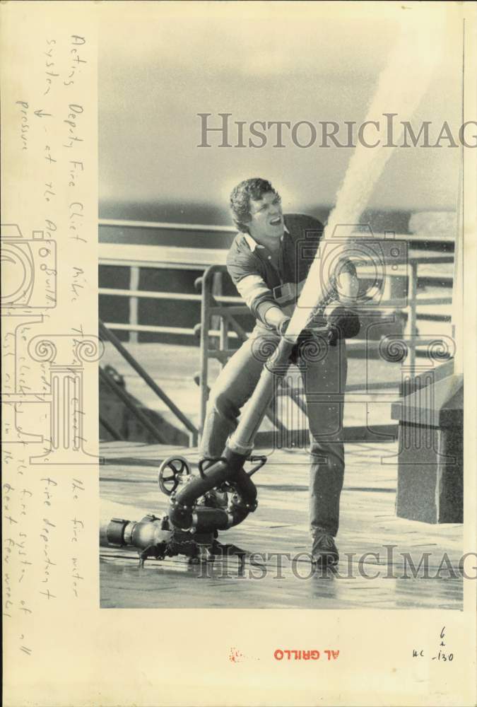 1988 Press Photo Mike Thorpe checks the fire water system at building in Alaska- Historic Images