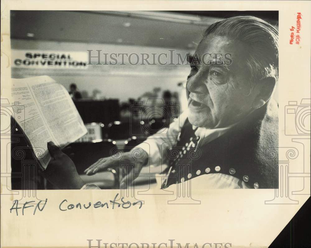 1985 Press Photo Gentleman at AFN Convention, Alaska - lrb25452- Historic Images