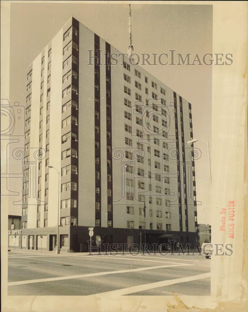 1984 Press Photo View of a city building in Anchorage, Alaska - lrb26489- Historic Images