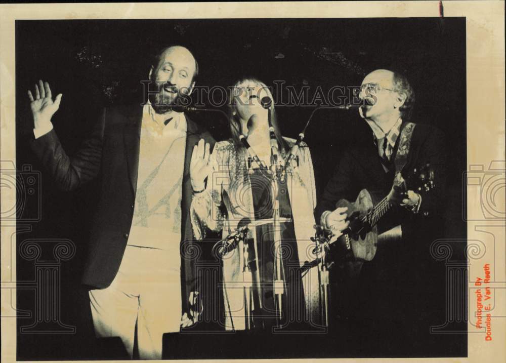 1984 Press Photo Musical artists &quot;Peter, Paul, and Mary,&quot; Alaska - lrb27284- Historic Images