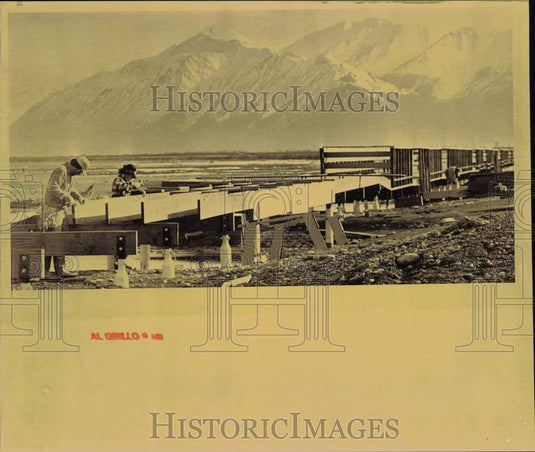 1987 Press Photo Walkway construction site, Alaska - lrb27384- Historic Images