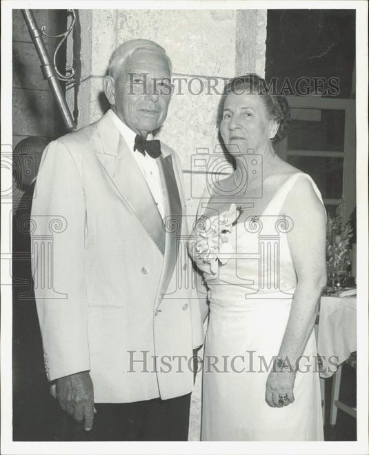 1958 Press Photo Mr. and Mrs. George W. Ritter at a party - lrb29759- Historic Images