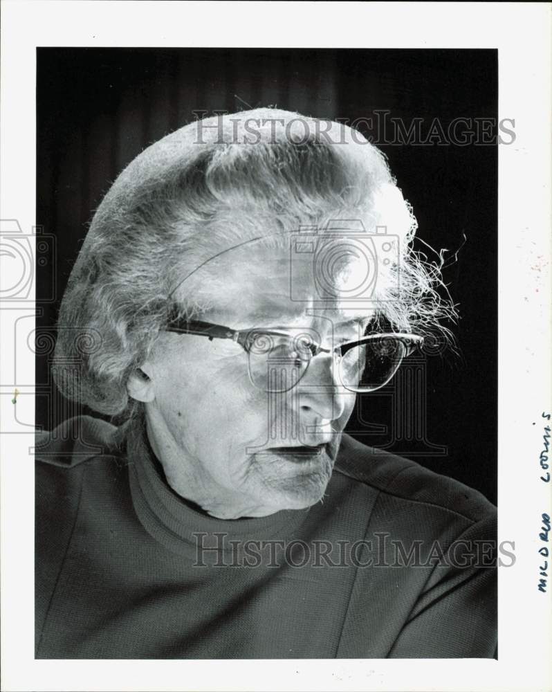 1978 Press Photo Mildred Loomis discusses activities at Davidson College, NC- Historic Images
