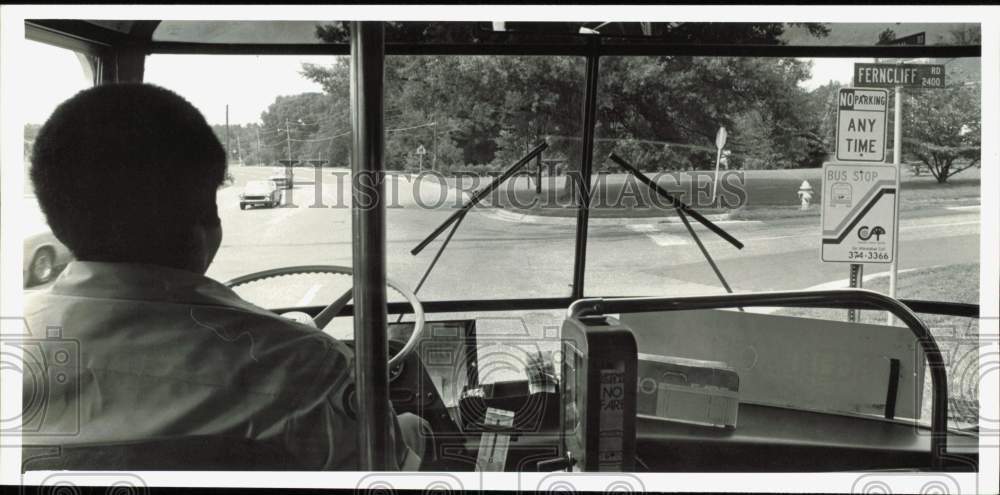 1976 Press Photo Charlotte City bus stopped at Ferncliff Road, North Carolina- Historic Images