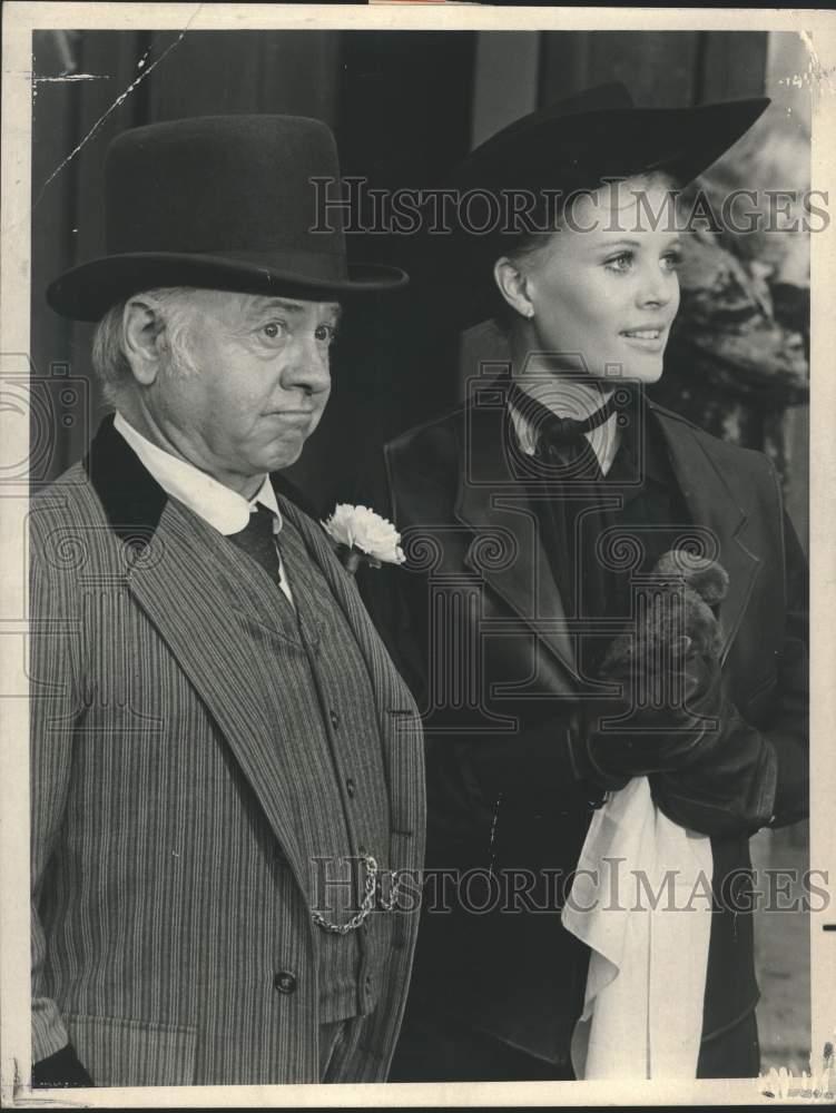 1972 Press Photo Veteran actor Mickey Rooney and Pamela Austin - lrp05016- Historic Images