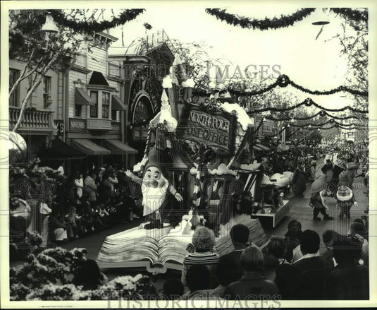 Press Photo A scene from Disneyland's Christmas Pageant, "Fantasy on Parade- Historic Images