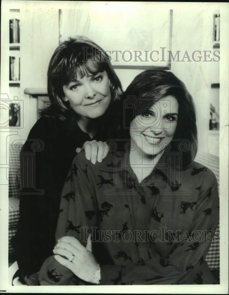 1989 Press Photo Jane Curtin and Susan Saint James star in &quot;Kate &amp; Allie&quot;- Historic Images