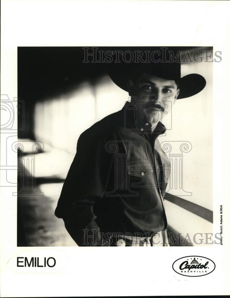 1995 Press Photo American singer-songwriter Emilio Navaira - lrp25507- Historic Images