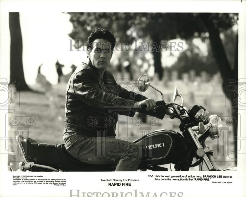 1992 Press Photo Brandon Lee starring in &quot;Rapid Fire&quot; - lrp29763- Historic Images