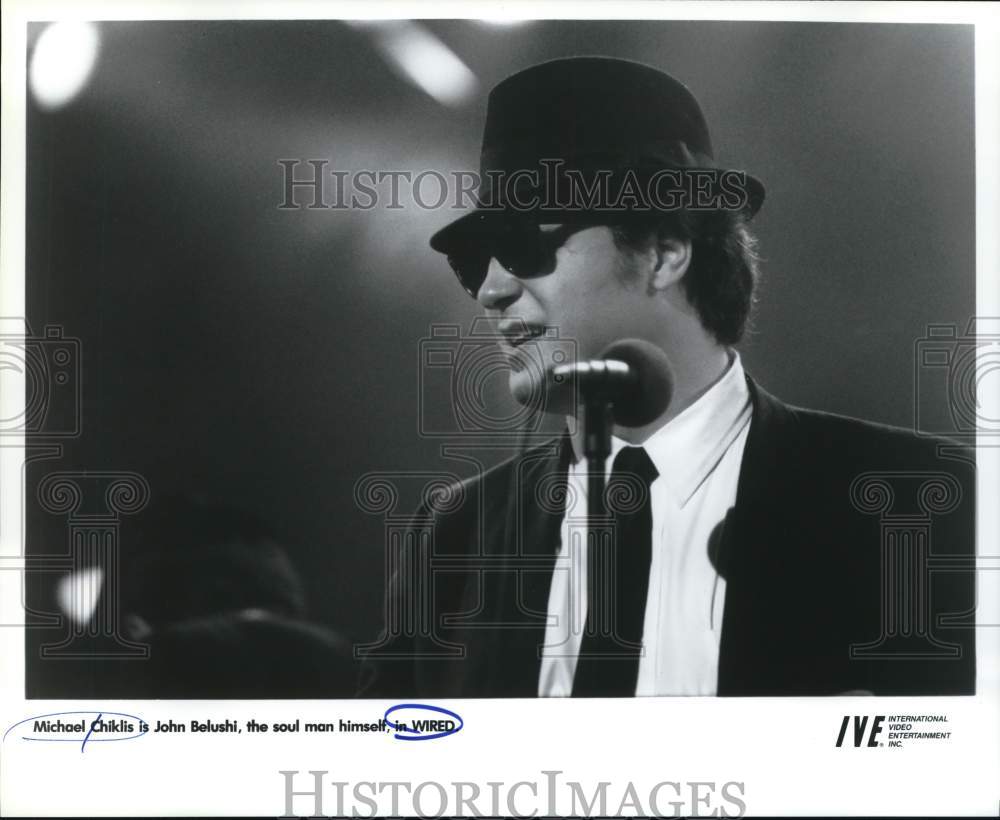 1990 Press Photo Michael Chiklis in a scene from &quot;Wired.&quot; - lrp33515- Historic Images