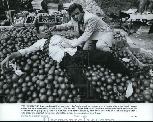 Press Photo Peter Falk and Alan Arkin in a scene from "The In-Laws." - lrp37879- Historic Images