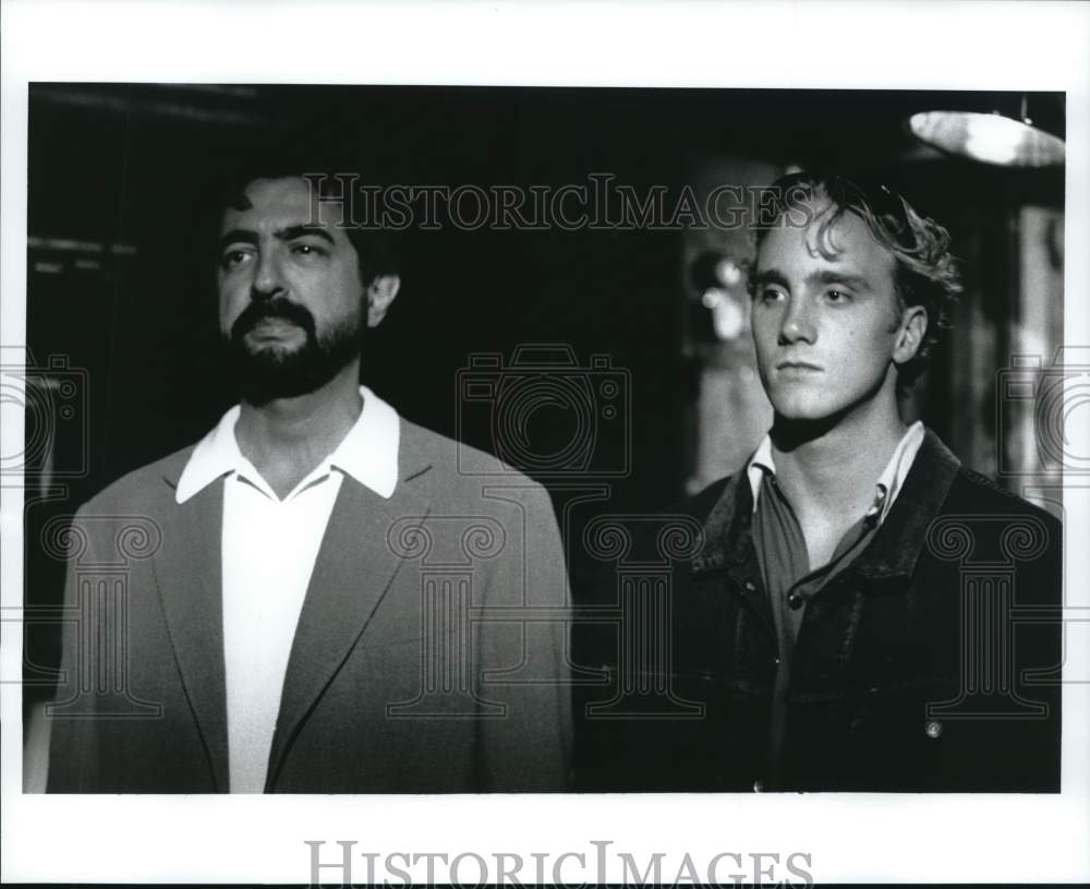 Press Photo Joe Mantegna and Jay Mohr in a scene from "For Better or Worse."- Historic Images