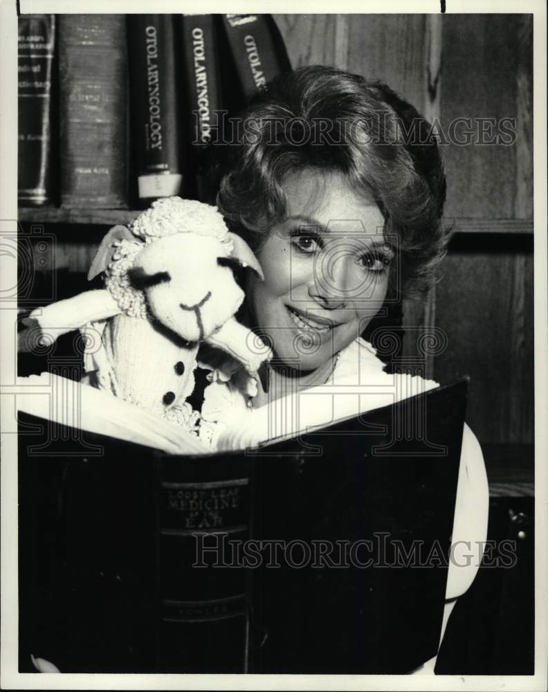 1983 Press Photo Sheri Lewis and Lambchop in The 1983 Lions Telethon for Hearing- Historic Images