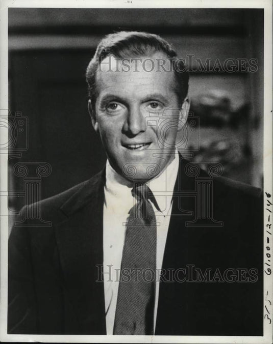 1965 Press Photo Actor Fredd Wayne stars in 