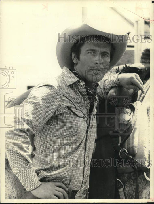 1982 Press Photo Jared Martin stars as Dusty Farlow on "Dallas" TV Show on CBS- Historic Images