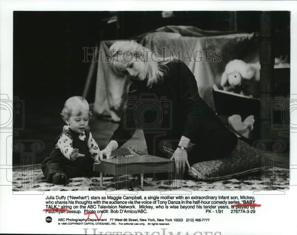 1990 Press Photo Julia Duffy and young co star in a scene from &quot;Baby Talk&quot;- Historic Images